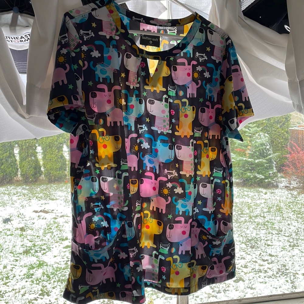 Women’s scrub top